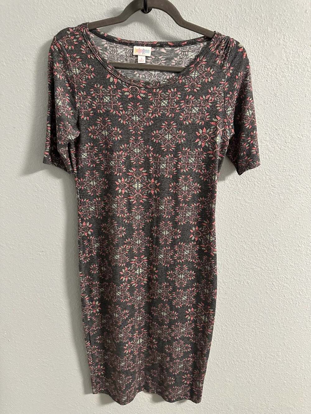 LuLaRoe Julia Dress Size S Gray Pink Floral Half Sleeve Knee Length Bodycon
